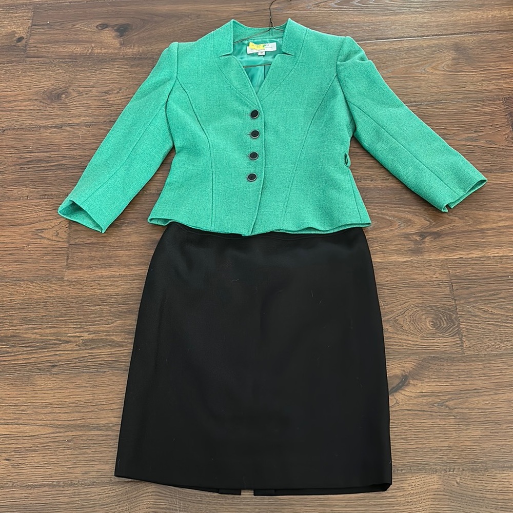 Suit set  excellent Condition
